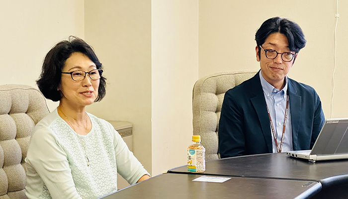 旭川市立大学生協 理事長　豊島 琴恵 先生　常務理事 百石 一也