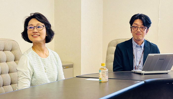 旭川市立大学生協 理事長　豊島 琴恵 先生　常務理事 百石 一也