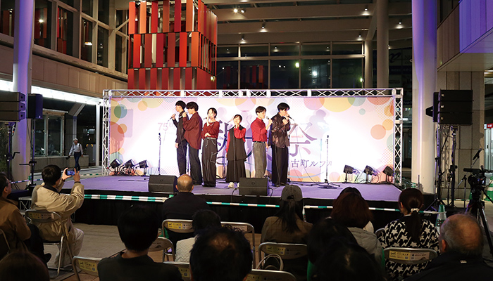 古町ルフル広場ステージでの学生やOBによる演奏