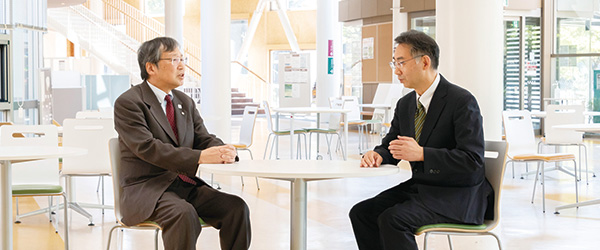 新潟大学 牛木辰男学長と新潟大学生活協同組合 藤村 忍理事長