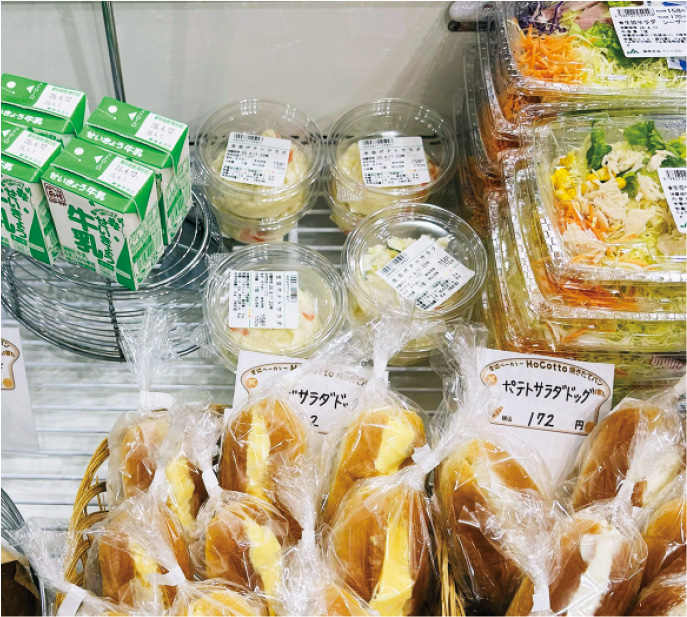 サラダ、飲み物の品ぞろえも充実