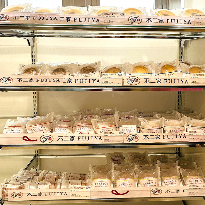 大学生協書籍購買店の一角に、不二家の商品が並びます！