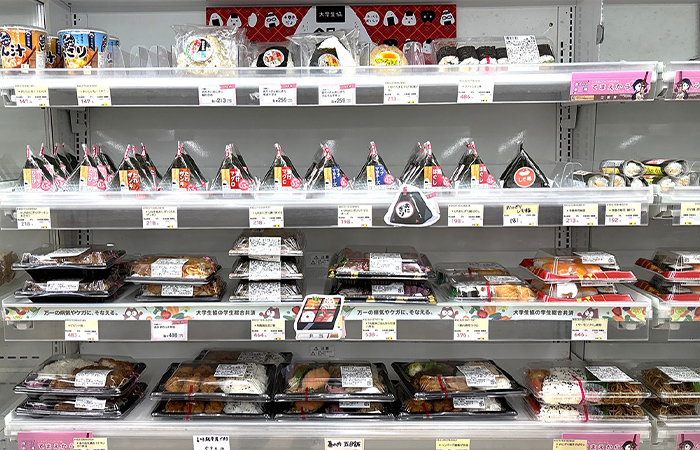 おにぎりやパンの棚