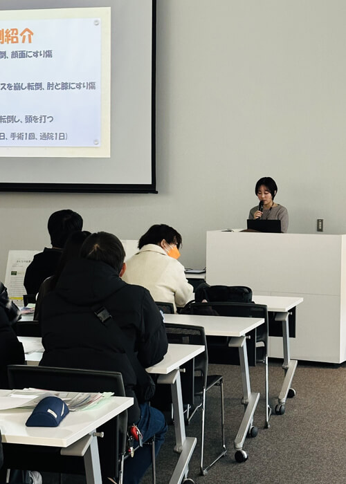 CO・OP学生総合共済の話をする石橋 茉和さん