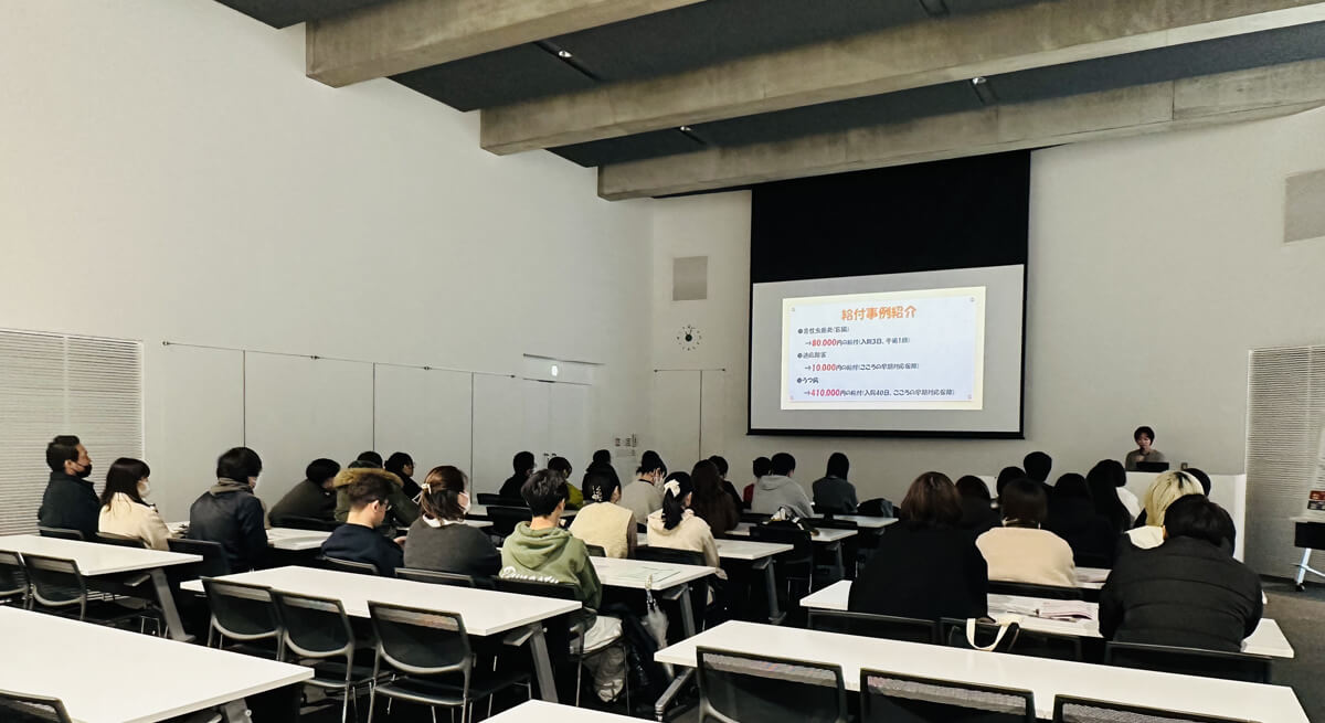 展示品等の説明会の様子