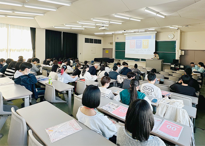 「教材購入説明会」の様子