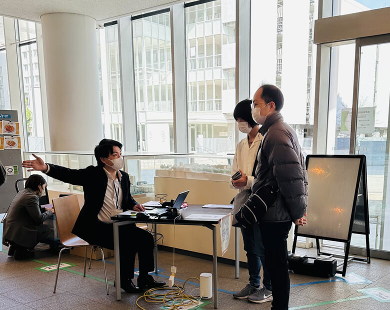 受付は住まいセンター・組合員センター 店長 皆川 淳哉