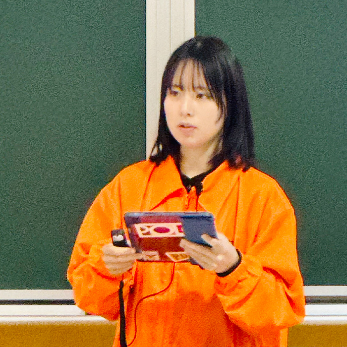 大学生活について相澤 光咲さんが話をしました。