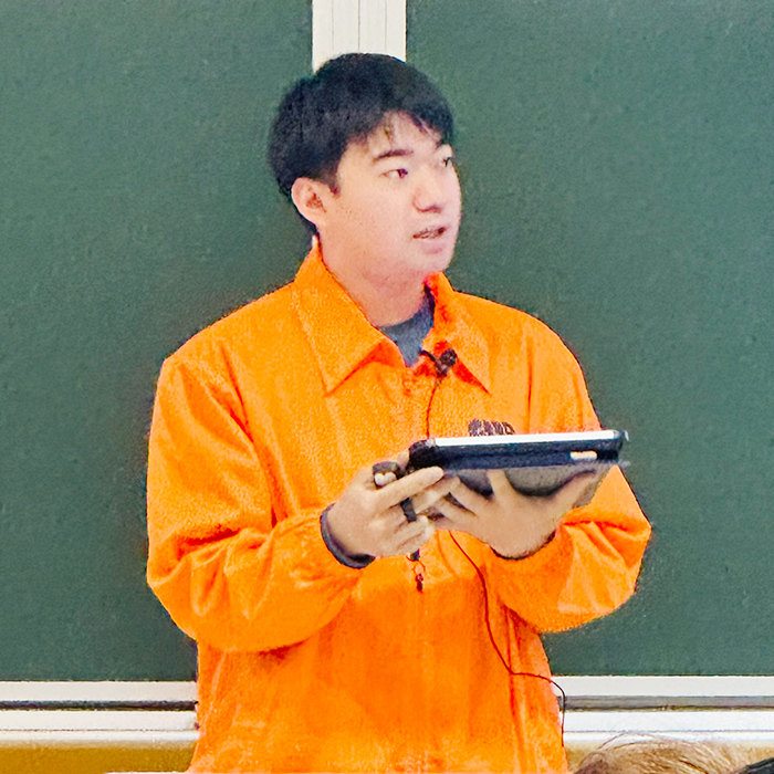 教材（パソコン）について話しをされた浅野 圭亮さん