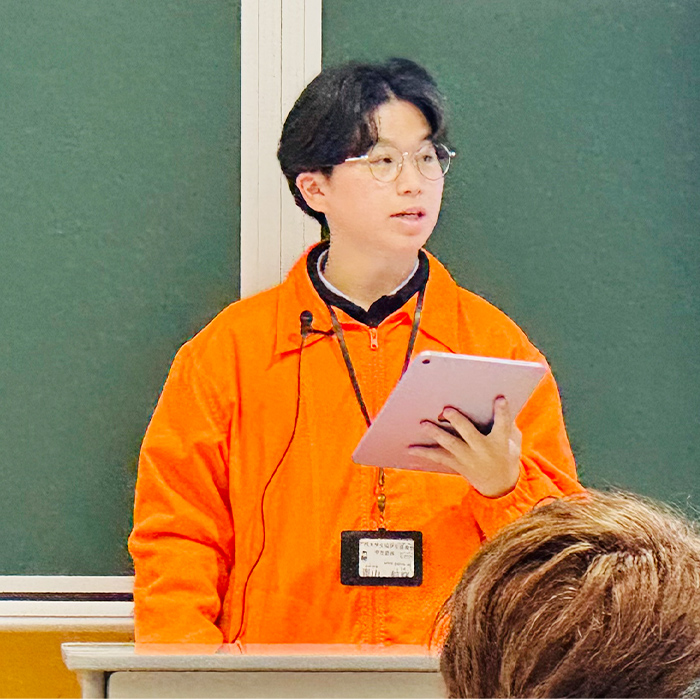 各種申込み・手続きについて説明をされた青山 航輝さん