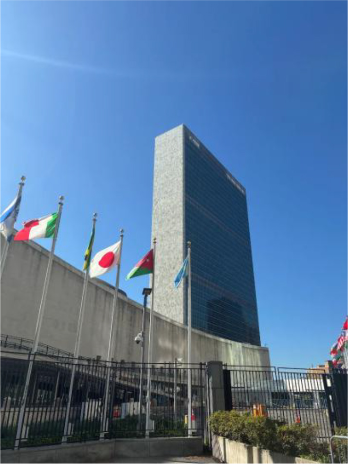 国連前の国旗が綺麗になびく快晴の1日でした