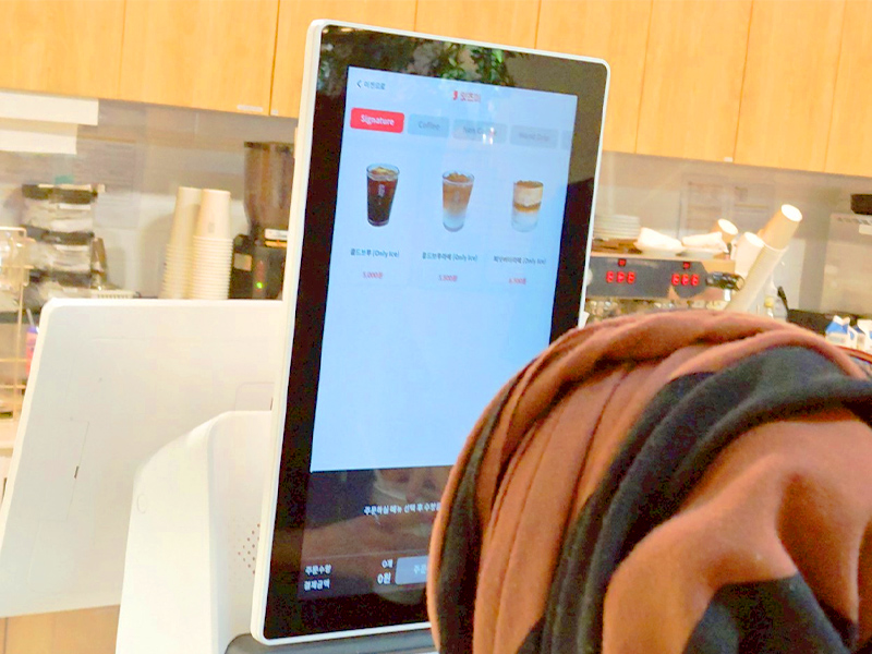 注文はタッチパネル