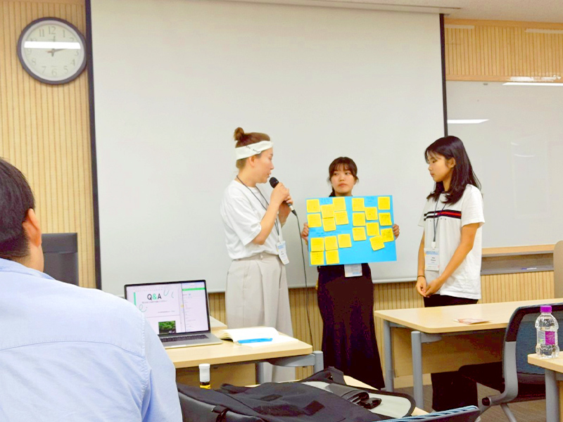 慶熙大学生とグループワーク