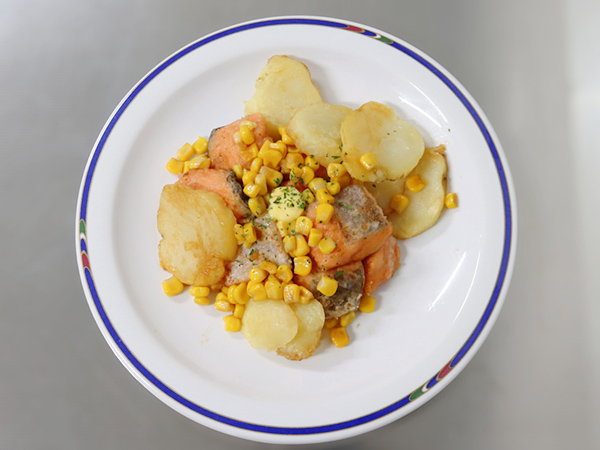 鮭&じゃがいも甘辛バター炒め♪