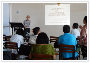 Report and discussion on student services and university co-operative at the working session