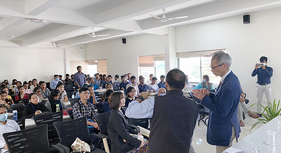 Many students were attentive during the presentation.