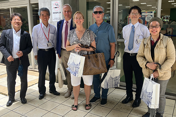 Group picture at Keio Co-op, Hiyoshi Campus