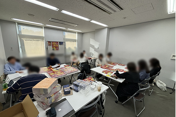 宣伝物の発送作業