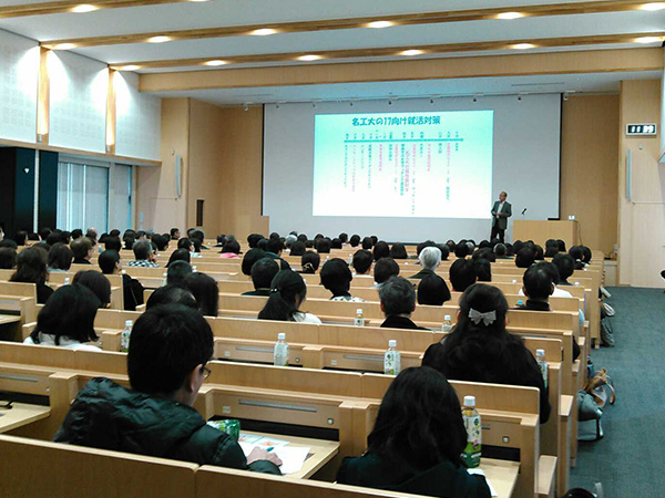 各大学生協主催「入学準備説明会」を        高等学校PTA役員の皆様に視察・見学いただきました！