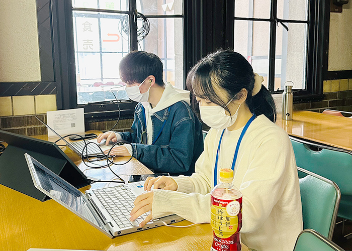 オンラインでご参加された皆さんへも学生スタッフが対応