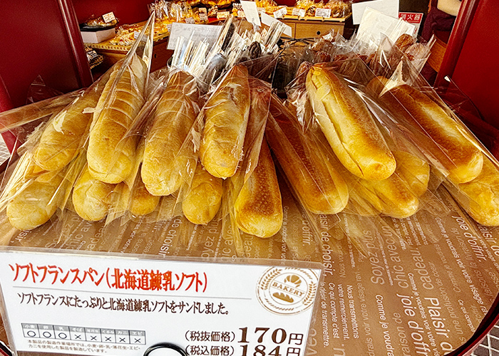 焼き立てパンがたくさん陳列されていました