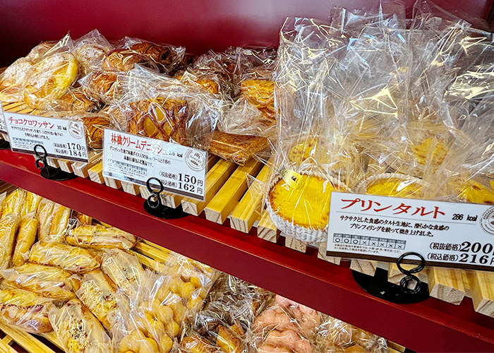 焼き立てパンがたくさん陳列されていました