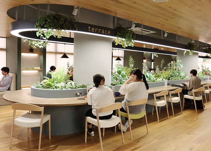 カフェテリア店内